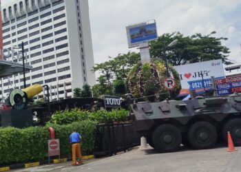 Panser Anoa TNI Terlihat di LTC Glodok