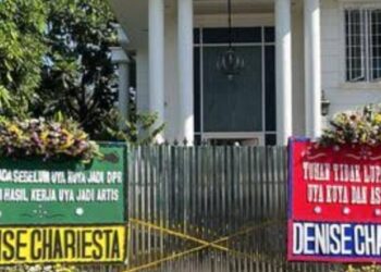 Karangan Bunga Kiriman Denise: Dukungan untuk Uya Kuya di Tengah Luka