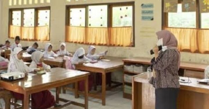 Tunjangan Guru Non-PNS Naik Menjadi 2 Juta Rupiah