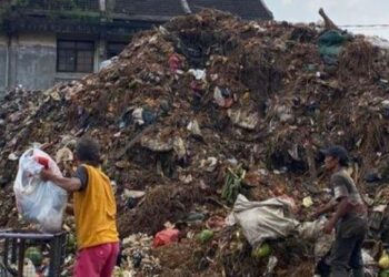 Sampah Pasar  Menumpuk Lagi Dedi Mulyadi Tolak Urus Sampah Caringin