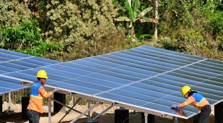 Pemerintah Dorong Transisi Energi Surya Nasional