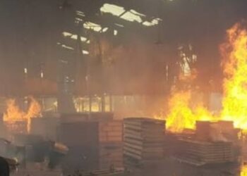 Ledakan dan Asap Tebal Warnai Kebakaran Pabrik Sorini