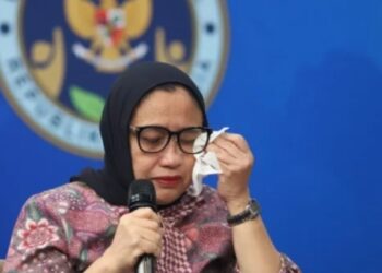 Tangis Sedih Wakil BGN di Kasus MBG Banyak Yang Keracunan