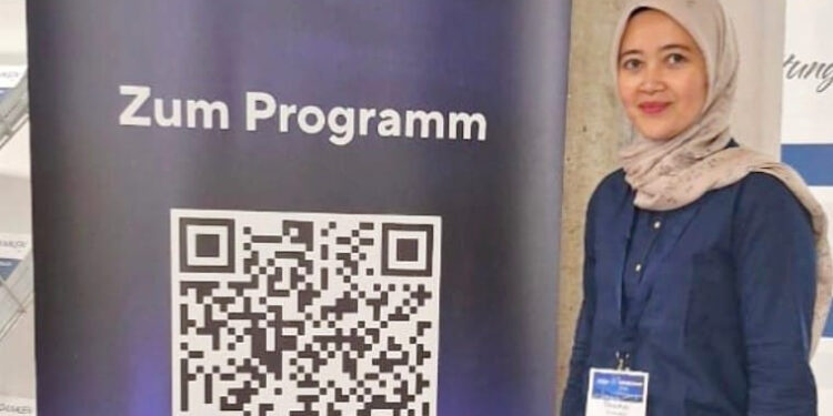 Riset Tiara Putri Raih Poster Prize Konferensi Mikrobiologi di Jerman