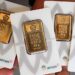 Ilustrasi emas batangan Antam. Harga emas hari ini kembali terkoreksi Rp6.000 menjadi Rp2.663.000 per gram di tengah fluktuasi pasar komoditas global, Sabtu (17/1/2026).