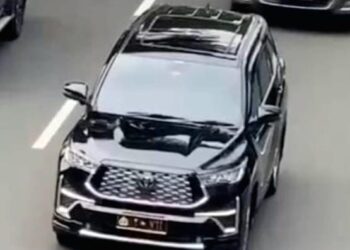 Tak Pakai Sirine dan Pengawalan, Kapolda Metro Jaya Jadi Teladan di Jalan Raya