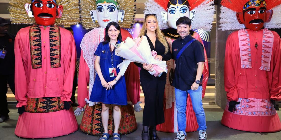 Mariah Carey Disambut Ondel-Ondel Betawi, Siap Gelar Konser “The Celebration of Mimi” di Jakarta