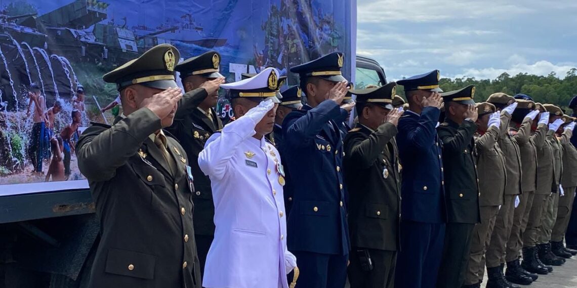 Kenang Jasa Para Pahlawan, Kodim 1710/Mimika Bersama Satuan TNI Di Mimika Gelar Upacara Tabur Bunga Dalam Rangka HUT Ke-80 TNI Tahun 2025