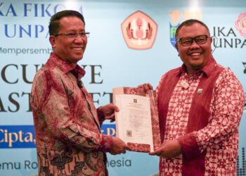 IKA Fikom Unpad Resmi Berbadan Hukum, Terima SK AHU dari Menkum Langsung!*