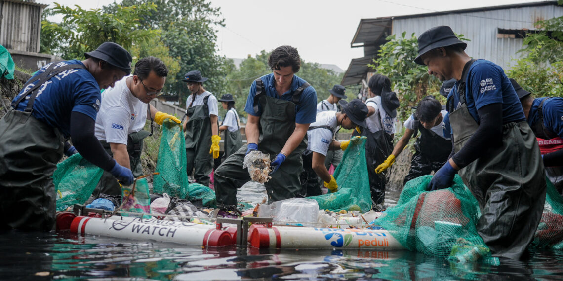 BRI Peduli Jaga Sungai di Bali, Kurangi Sampah