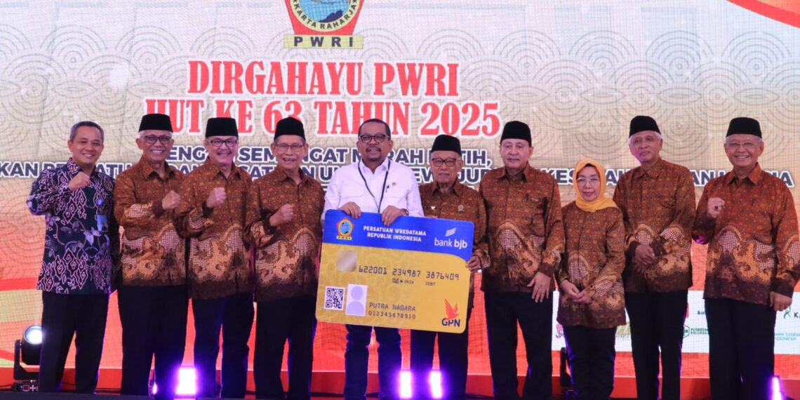 bank bjb Luncurkan Kartu ATM Co-Branding PWRI Inovatif