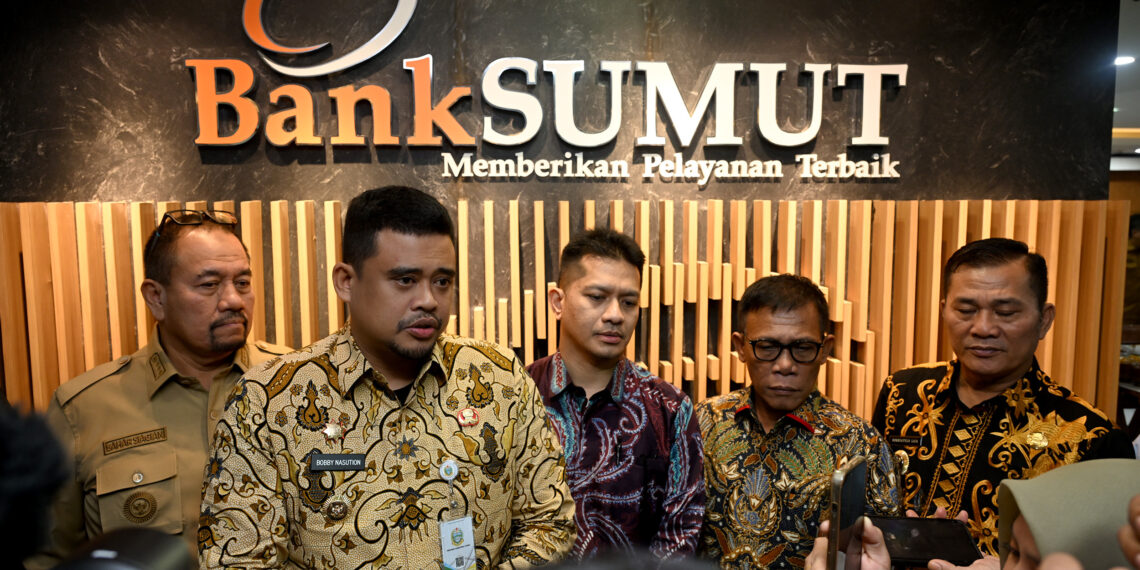 Kepemimpinannya kini menjadi sorotan setelah enam kepala dinas strategis di jajaran Pemprov Sumut mengundurkan diri berjamaah sebelum genap satu tahun menjabat, Jumat (13/2/2026).