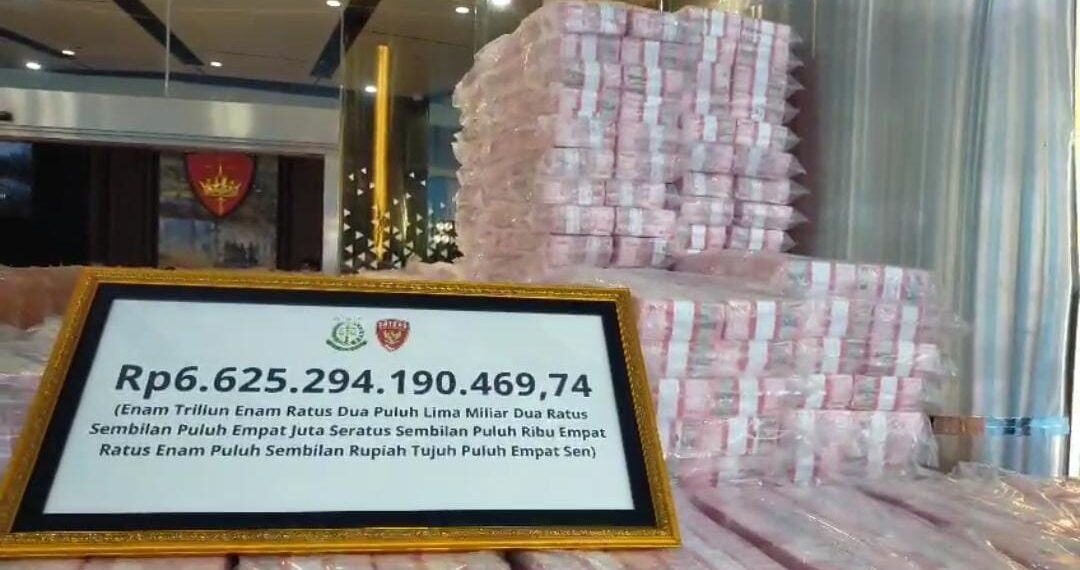 Uang rampasan negara senilai Rp6,62 triliun dipamerkan di Kejaksaan Agung sebelum diserahkan ke Kementerian Keuangan untuk dikembalikan ke kas negara.