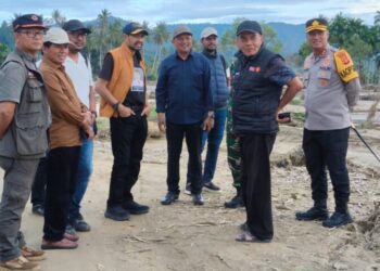 Gubernur Aceh, Muzakir Manaf di dampingi Bupati & Wakil Bupati beserta jajaran Forkopimda Kab. Gayo Lues, meninjau langsung lokasi persawahan Kampung Rerebe & Kampung Badak Kec. Debun Gelang, Kab. Gayo Lues yang terdampak bencana banjir bandang, Sabtu, 20 Desember 2025