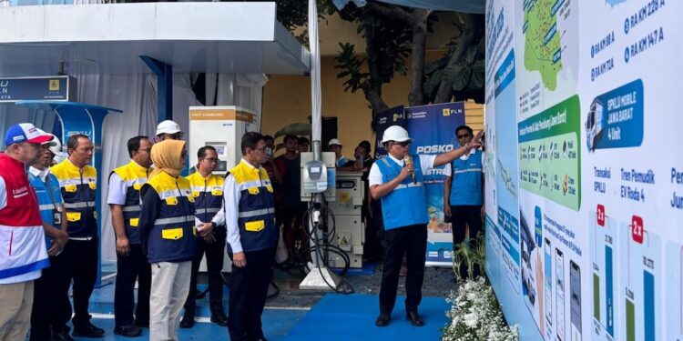 Wakil Menteri Energi dan Sumber Daya Mineral (ESDM) Yuliot melakukan kunjungan kerja ke Terminal Bahan Bakar Minyak (TBBM) Cikampek, Jawa Barat, serta Rest Area KM 57.