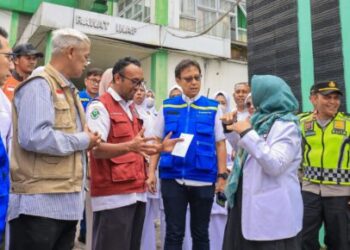 Menkes Budi Gunadi Sadikin Budi Gunadi Sadikin saat meninjau wilayah terdampak di Bener Meriah. Foto: Kemenkes