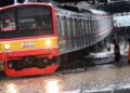 Hujan Deras Rendam Jakarta dan Bekasi, Perjalanan KRL Tujuan Tanjung Priok Dihentikan