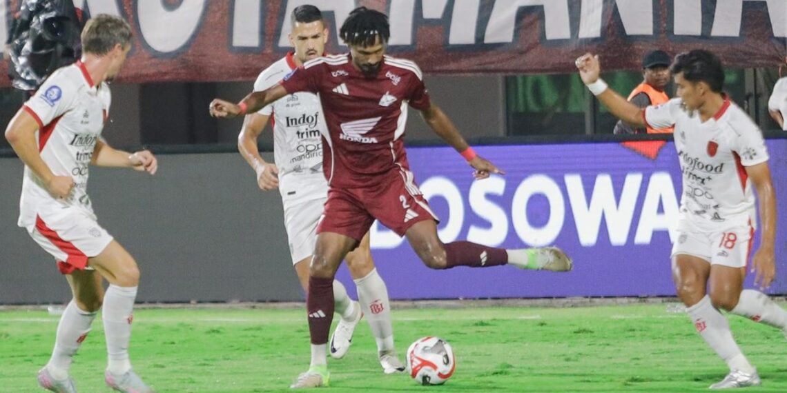 Bali United Tundukkan PSM 2-0, Gol Tercepat dan Dua Kartu Merah