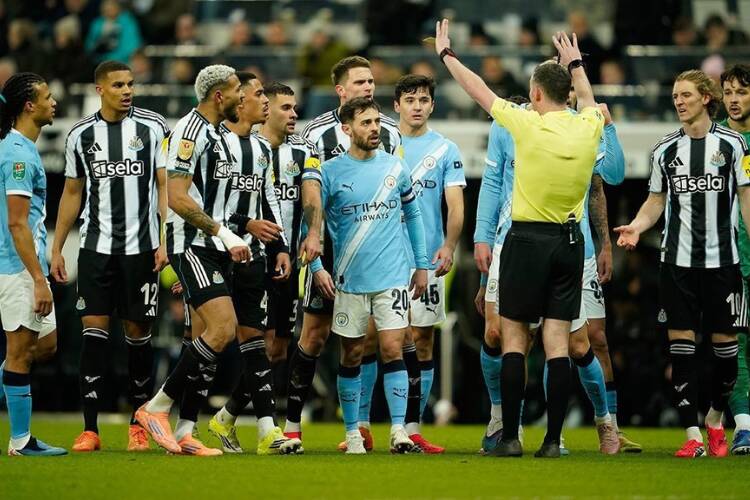 Shearer Kritik Kinerja VAR Karena Newcastle Kalah dari Manchester City