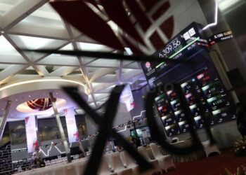 Otoritas Bursa Efek Indonesia (BEI) mengambil langkah tegas dengan menghentikan sementara (suspensi) perdagangan tiga emiten sekaligus mulai sesi I perdagangan Rabu (28/1).