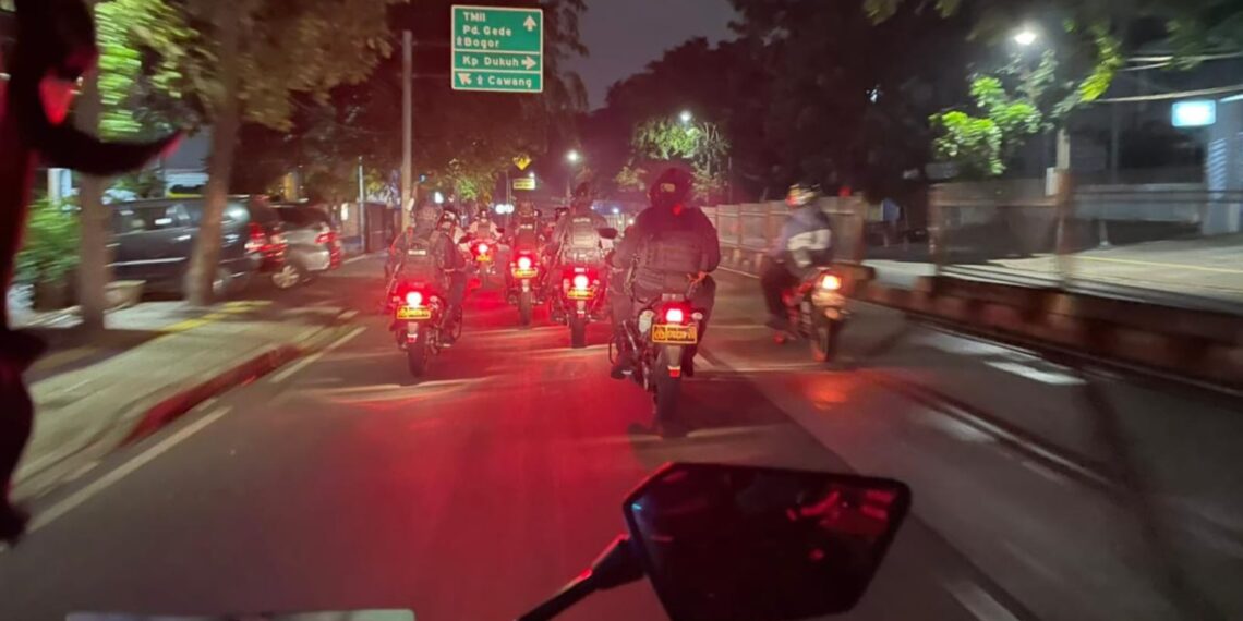 Brimob lakukan patroli di titik rawan tawuran dan balap liar. Foto: Humas PMJ