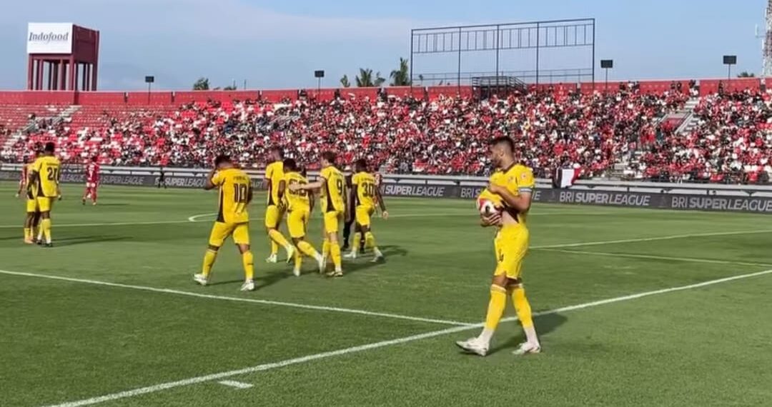 Datangi Stadion I Wayan Dipta, Semen Padang Pecundangi Bali United 0-2 Melalui tendangan Pojok