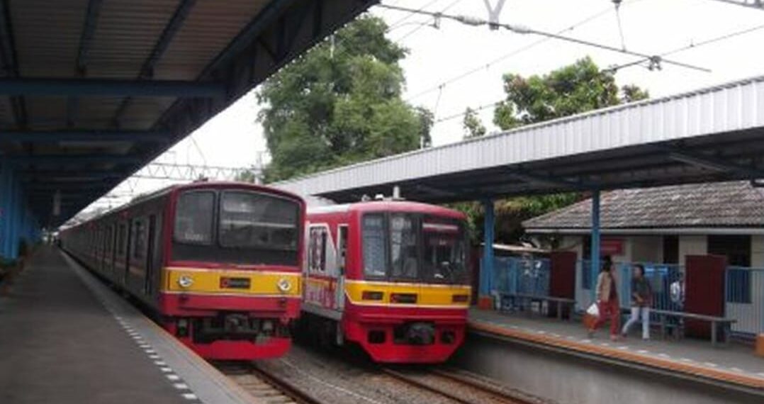 Gerbong KRL dan Stasiun Tangerang (Ist)