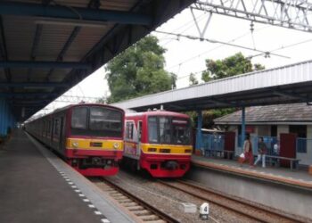 Gerbong KRL dan Stasiun Tangerang (Ist)