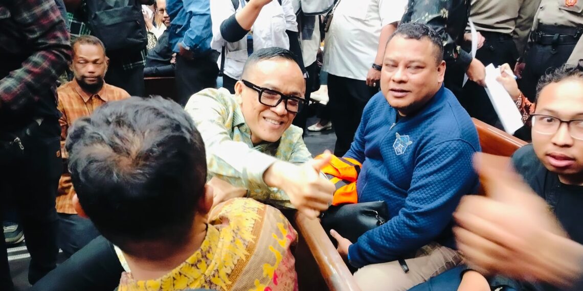 Jalani Sidang Perdana, Eks Wamenaker Sebut Ada Satu Partai dan Ormas Nikmati Uang Korupsi Darinya