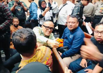 Jalani Sidang Perdana, Eks Wamenaker Sebut Ada Satu Partai dan Ormas Nikmati Uang Korupsi Darinya