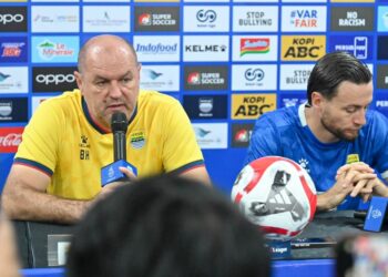 Jaga Pucuk Klasemen Persib Bandung wajib menang saat menjamu PSBS Biak di laga Minggu Malam Nanti (foto: I League)