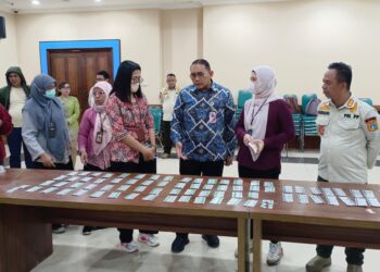 Ratusan butir obat keras terlarang diamankan Satpol PP Jakarta Pusat (Foto: Ridwansyah/ekoin.co)