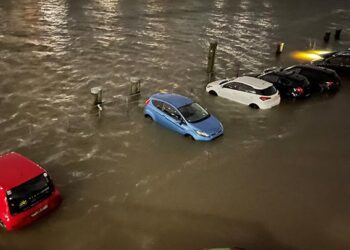 Ilustrasi Mobil Terendam Banjir (Ist)