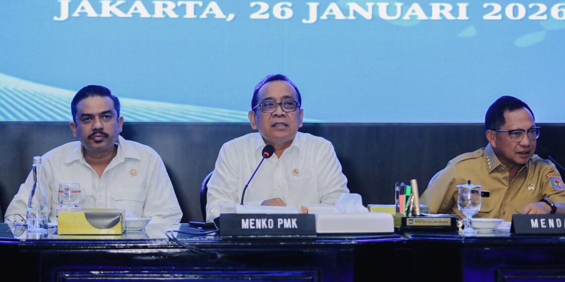 Menko PMK Pratikno Rapat Koordinasi Satuan Tugas Percepatan Rehabilitasi dan Rekonstruksi Pascabencana Alam di Kantor Kementerian Dalam Negeri, Senin (26/1/2026)