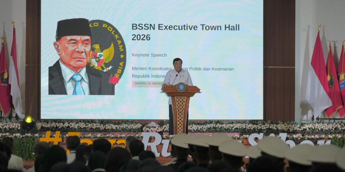 Menko Polkam Djamari Chaniago saat membuka acara BSSN Executive Town Hall 2026 di Depok, Jawa Barat, Senin (19/1/2026).