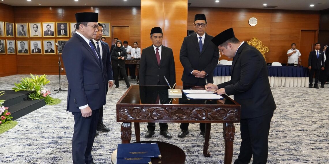 Menteri perdagangan Budi Santoso menlantik 14 pejabat (foto Humas Kemendag)