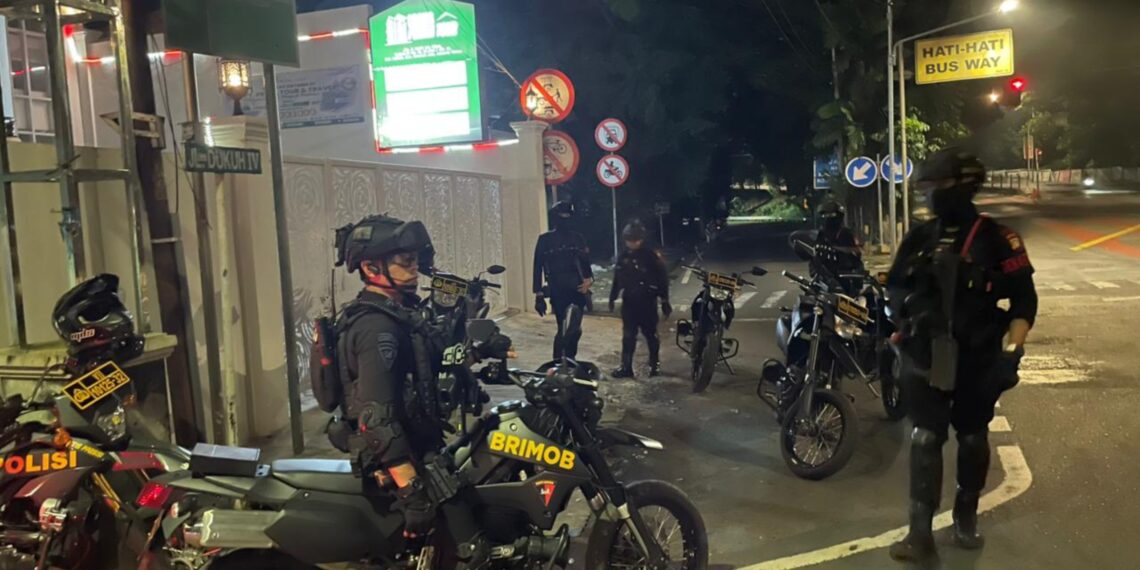Patroli Skala Besar Brimob Polda Metro Jaya bersama Polres Metro Jakarta Timur