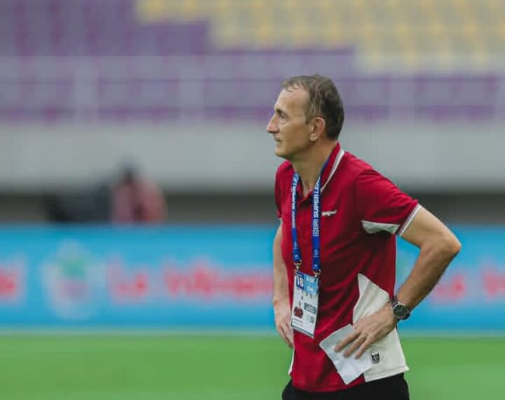 Pelatih Persis Solo Milomir Seslija gagal bawa timnya menang melawan Borneo (foto : IG)