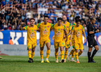 Persebaya Bantai PSIM 3-0 di Kandang Sendiri