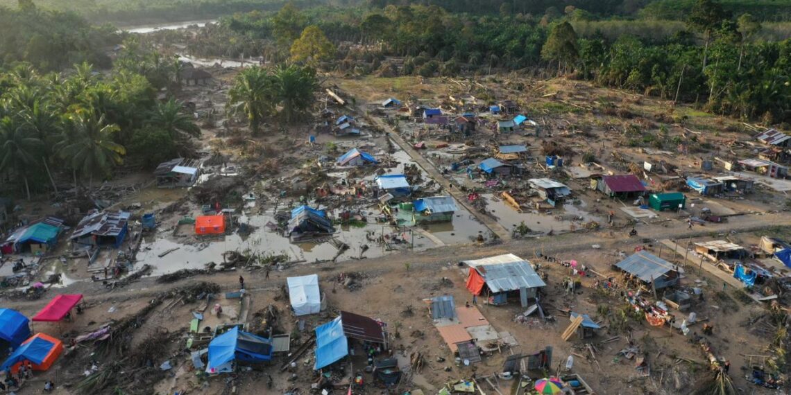 Sejak bencana banjir, longsor dan banjir bandang melanda 18 kabupaten dan kota di Aceh pada 25 November lalu, Ketua TP PKK Aceh Marlina Muzakir, telah menembus berbagai wilayah pelosok dan terisolir yang terimbas bencana.