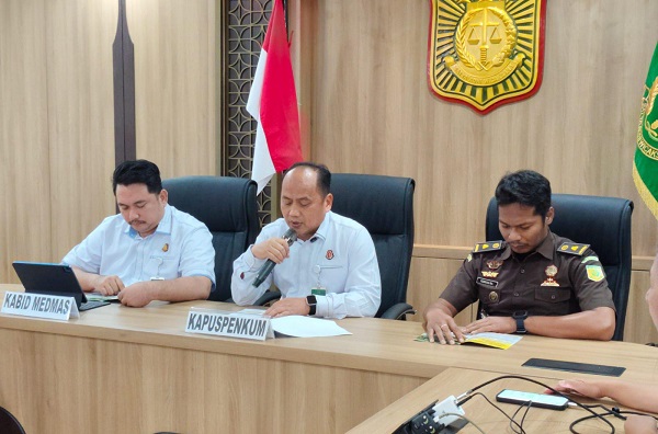 Tim penyidik Jaksa Agung Muda Tindak Pidana Khusus (Jampidsus) Kejaksaan Agung (Kejagung) tengah melakukan penyidikan kasus dugaan korupsi terkait pemberian izin usaha pertambangan (IUP) nikel di Kabupaten Konawe Utara, Sulawesi Tenggara (Sultra)
