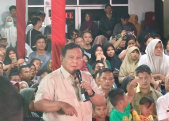 Presiden Prabowo Subianto menghabiskan malam pergantian Tahun Baru 2026 bersama pengungsi korban banjir bandang dan tanah longsor di Kabupaten Tapanuli Selatan, Sumatera Utara, Rabu (31/12/2025) malam hingga Kamis (1/1/2026) dini hari.