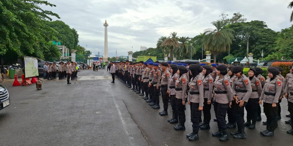 Aparat kepolisian memperketat pengamanan di Pengadilan Tindak Pidana Korupsi (Tipikor) pada Pengadilan Negeri Jakarta Pusat, Senin (19/1/2026).