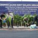 Menteri Imigrasi dan Pemasyarakatan (Kemenimipas), Agus Andrianto, secara simbolis menanam bibit kelapa genjah hibrida dalam peringatan Hari Bakti Imigrasi ke-76 di Tangerang, Banten, Selasa (20/1/2026). (Foto: Dok. Kemenimipas).