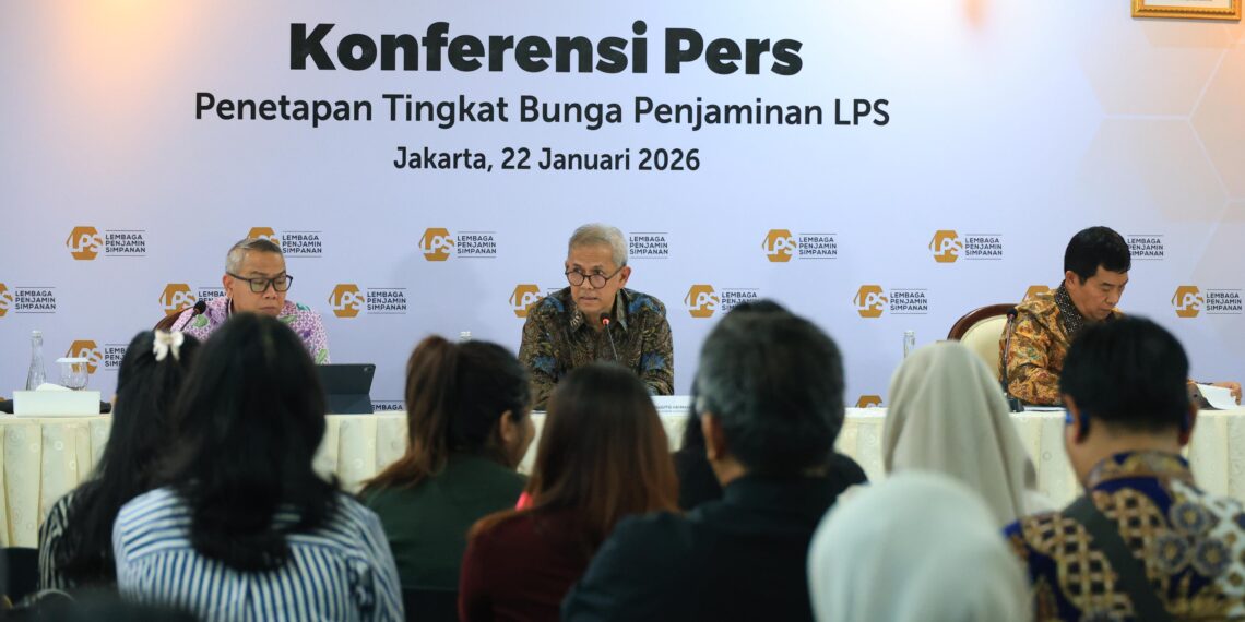 Pelaksana Tugas Anggota Dewan Komisioner LPS Bidang Program Penjaminan dan Resolusi Bank, Ferdinan D. Purba, menyampaikan keterangan pers terkait kebijakan Tingkat Bunga Penjaminan (TBP) LPS dalam konferensi pers di Jakarta, Kamis (22/1/2026).