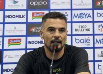 Pelatih Persita Carlos Pena minta timnya fokus saat meladeni Bhayangkara FC Sabtu (25/1) (foto: Persita)