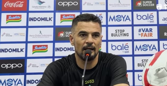 Pelatih Persita Carlos Pena minta timnya fokus saat meladeni Bhayangkara FC Sabtu (25/1) (foto: Persita)