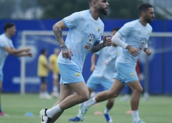 Jelang lawatan ke solo debut pemain anyar Persib Layvin Kurzawa bakal Tertunda. (Ig Persib)