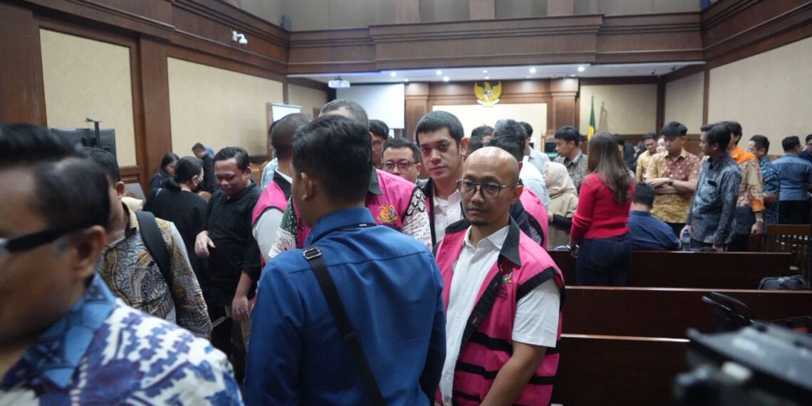 Sidang korupsi PT Pertamina di Pengadilan Tipikor Jakarta Pusat mengungkap kerugian negara sebesar Rp285 triliun. JPU menyebut adanya keterlibatan pihak swasta dalam skandal penyewaan terminal OTM Merak senilai Rp2,9 triliun yang merugikan keuangan negara secara masif. (Foto: Ekoin.co /Yudi)