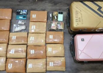 Petugas menyita 17 kilogram ganja yang disimpan dalam koper sebagai barang bukti utama. (Foto: Dok. Ditresnarkoba PMJ)